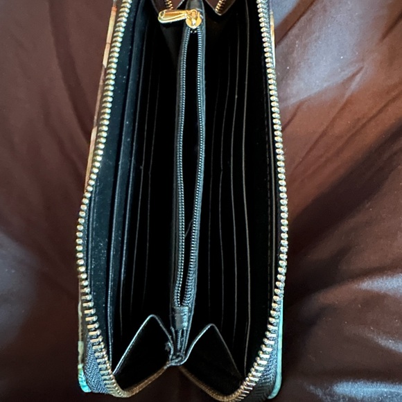 Large capacity purse - Picture 3 of 6